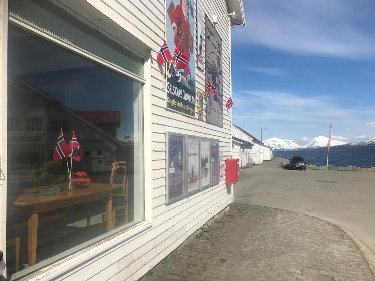 The Old Harbour Store 뢰딩엔 외부 사진